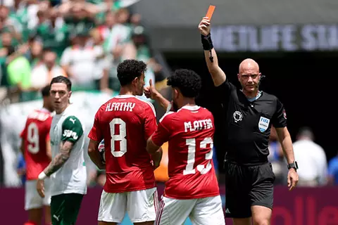 أدار مباراة الأهلي وبالميراس.. أنتوني تايلور حكمًا لقمة باريس وبايرن في المونديال